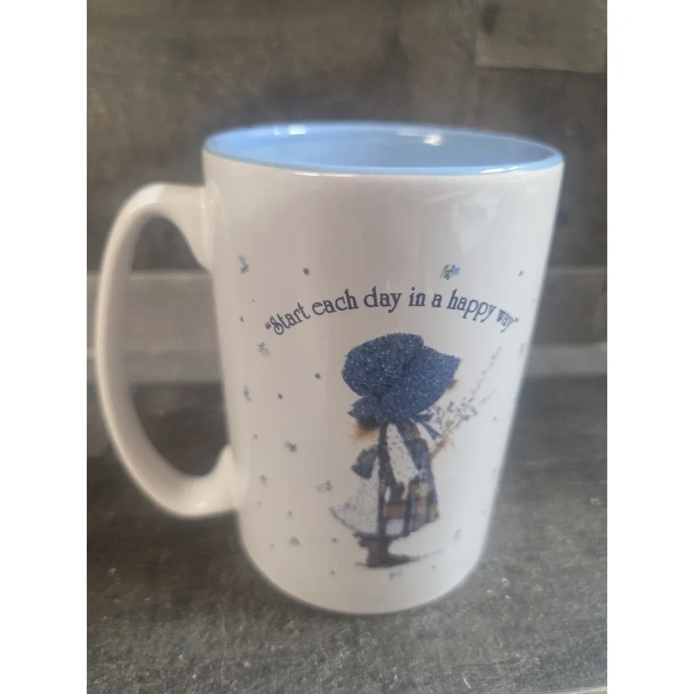 Vtg Holly Hobbie Coffee Tea Mug 12 oz 'Start Each Day In A Happy Way' 2002 - Picture 1 of 4